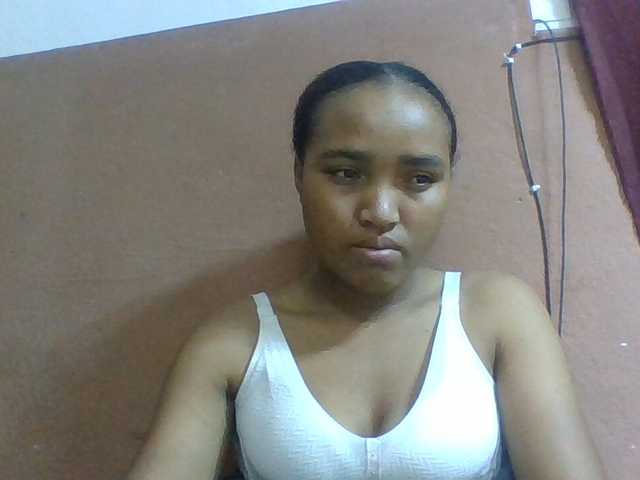 Honorine1a live cam on BongaCams