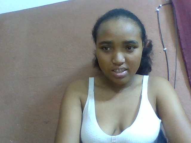Honorine1a live cam on BongaCams
