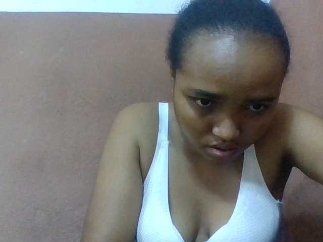 Honorine1a live cam on BongaCams