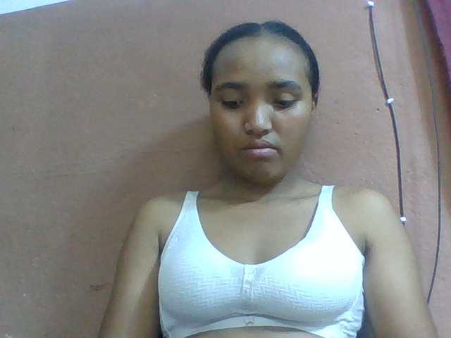 Honorine1a live cam on BongaCams