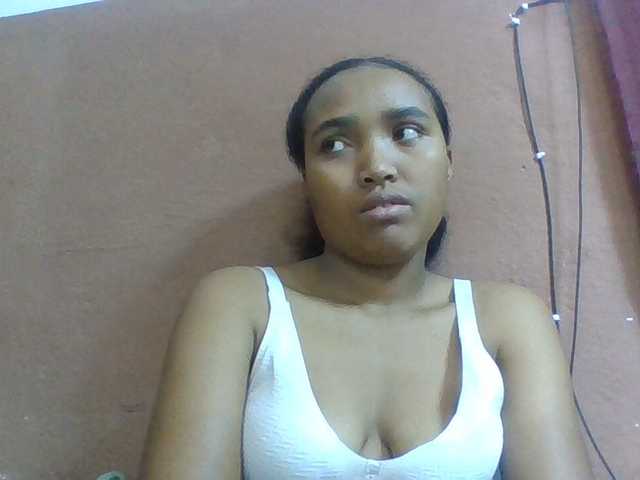 Honorine1a live cam on BongaCams
