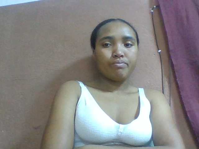 Honorine1a live cam on BongaCams