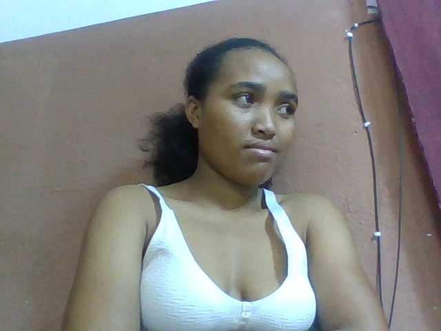 Honorine1a live cam on BongaCams