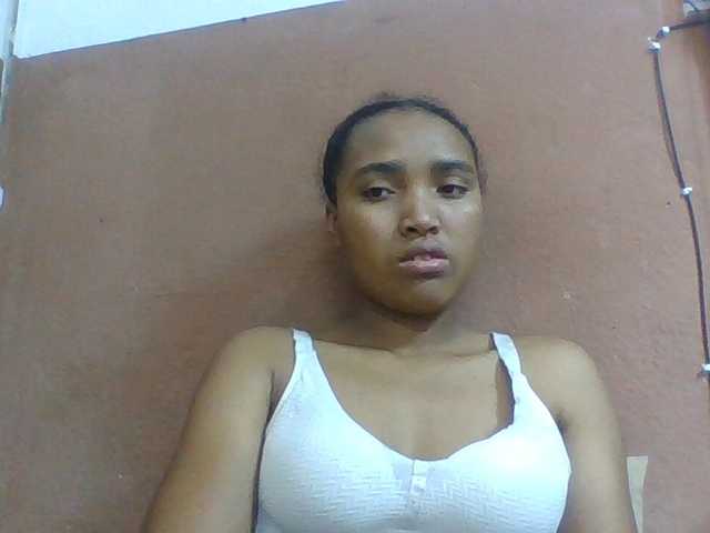 Honorine1a live cam on BongaCams