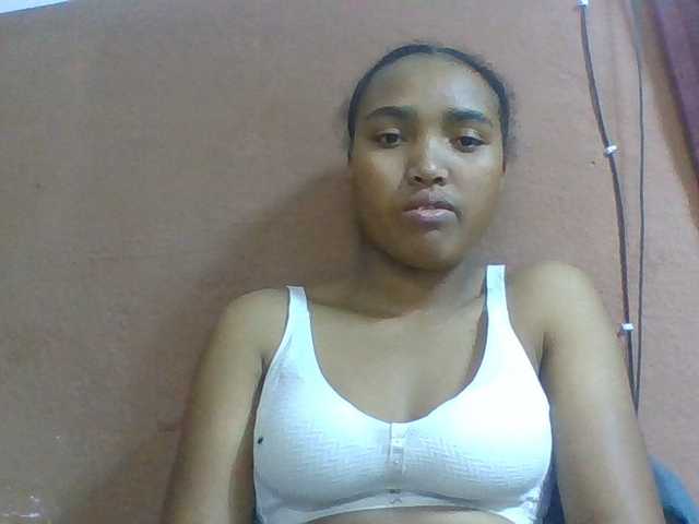 Honorine1a live cam on BongaCams