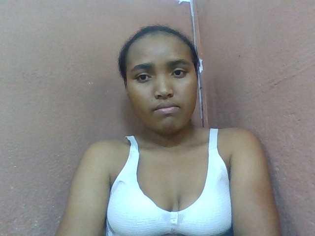 Honorine1a live cam on BongaCams