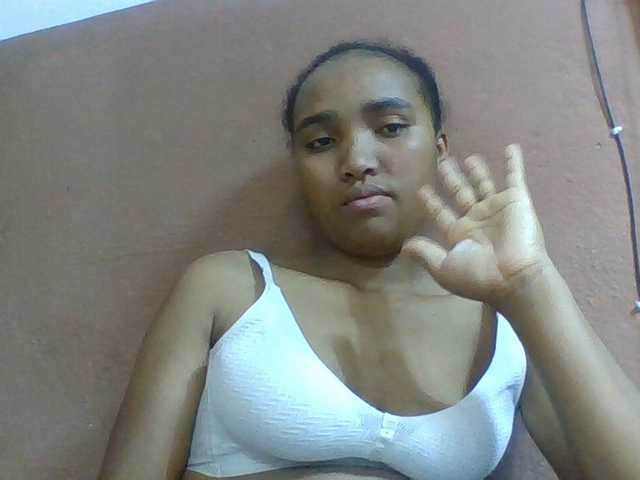 Honorine1a live cam on BongaCams