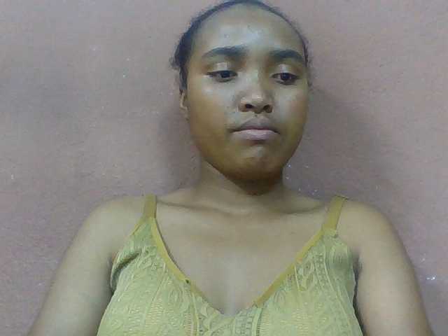 Honorine1a live cam on BongaCams