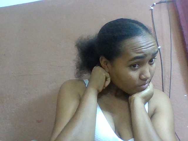 Honorine1a live cam on BongaCams
