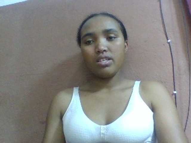 Honorine1a live cam on BongaCams