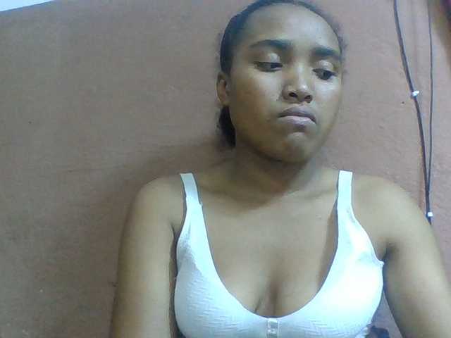 Honorine1a live cam on BongaCams