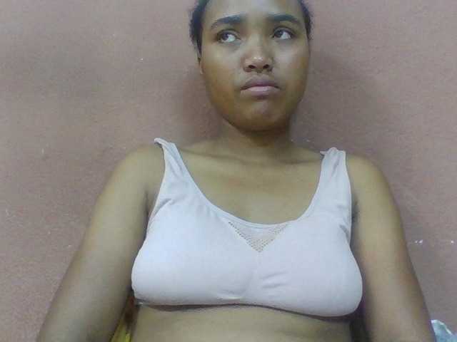 Honorine1a live cam on BongaCams