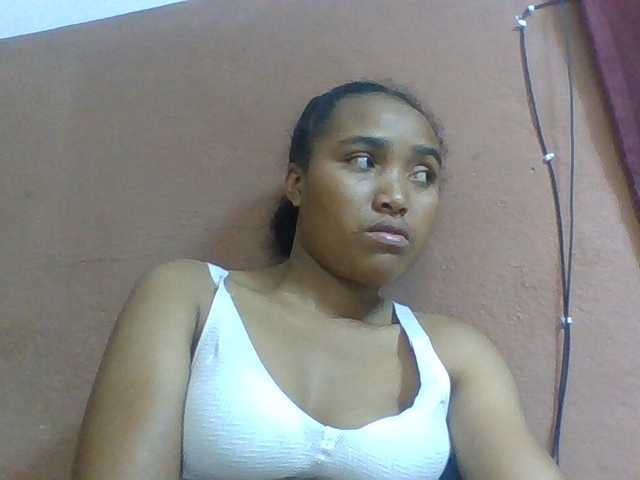 Honorine1a live cam on BongaCams