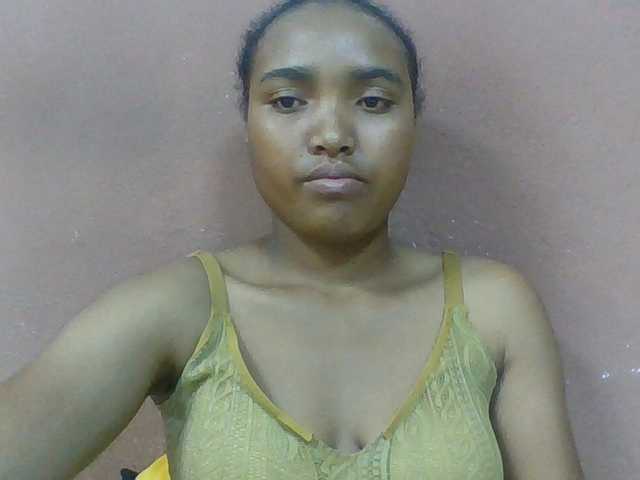 Honorine1a live cam on BongaCams