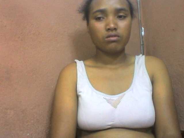 Honorine1a live cam on BongaCams