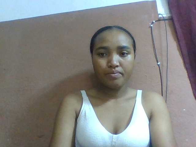 Honorine1a live cam on BongaCams