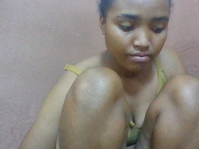 Honorine1a live cam on BongaCams