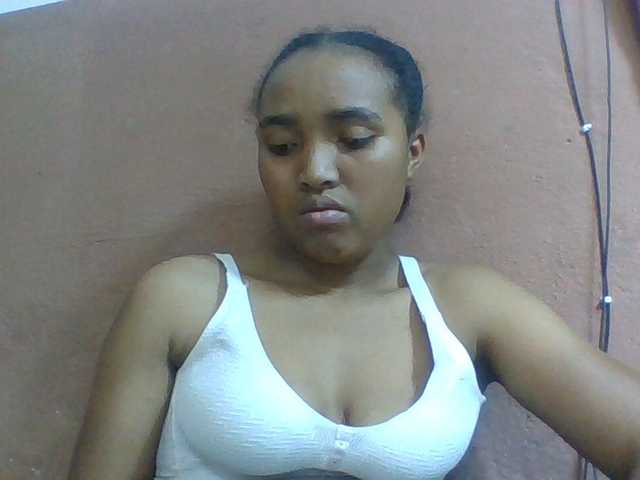 Honorine1a live cam on BongaCams