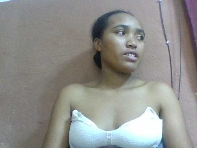 Honorine1a live cam on BongaCams