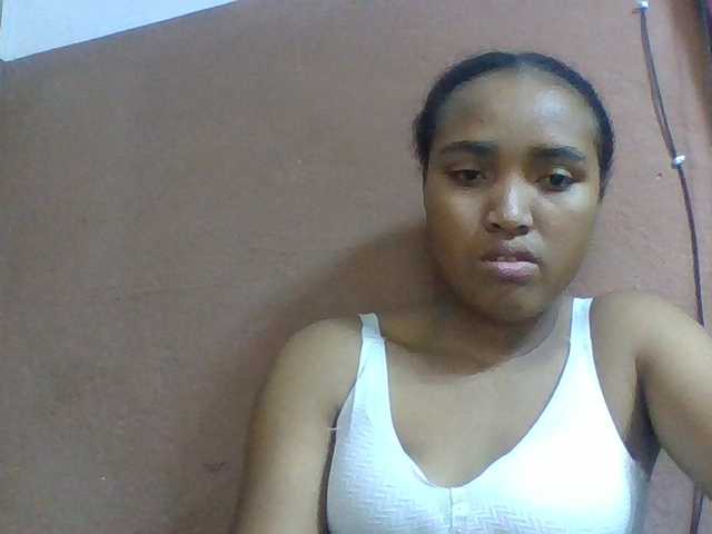 Honorine1a live cam on BongaCams