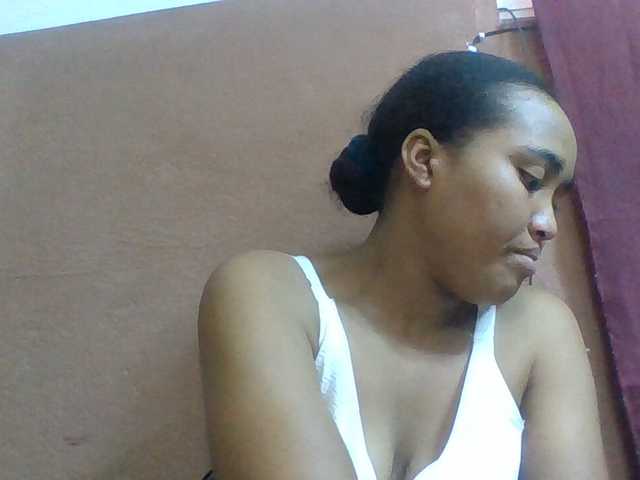 Honorine1a live cam on BongaCams