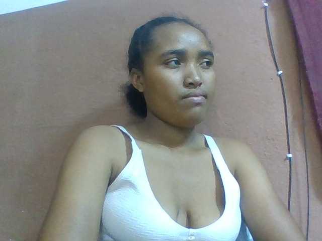 Honorine1a live cam on BongaCams