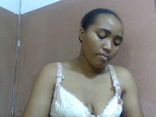 Honorine1a live cam on BongaCams