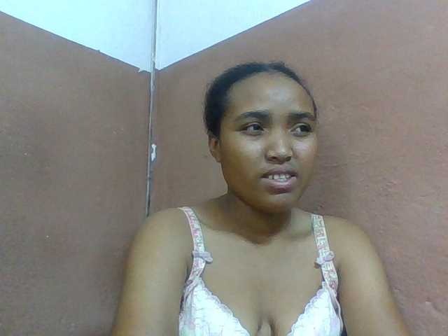 Honorine1a live cam on BongaCams
