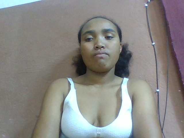 Honorine1a live cam on BongaCams