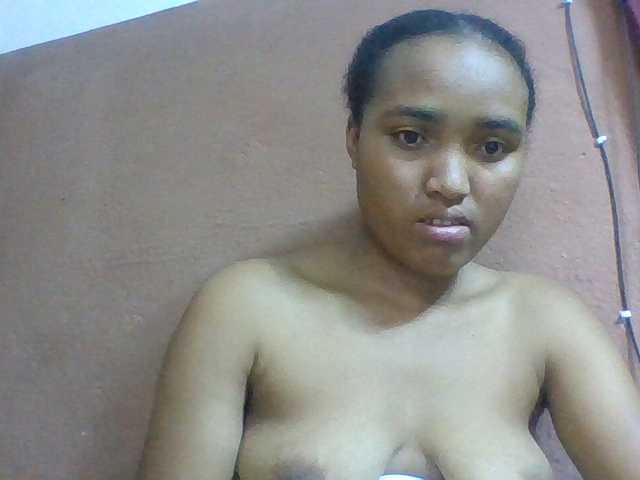 Honorine1a live cam on BongaCams