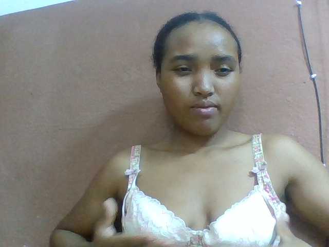 Honorine1a live cam on BongaCams