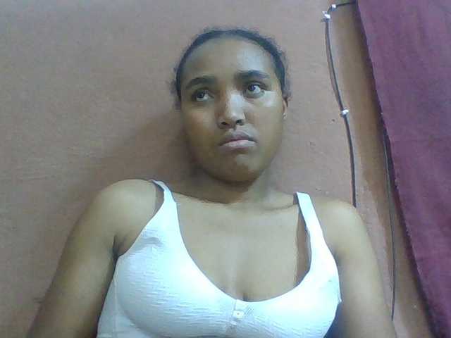 Honorine1a live cam on BongaCams