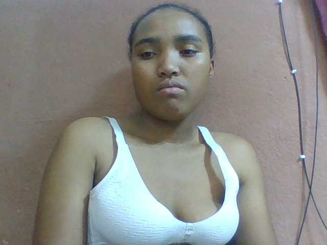 Honorine1a live cam on BongaCams