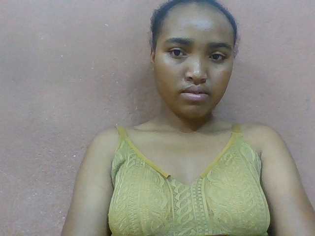 Honorine1a live cam on BongaCams