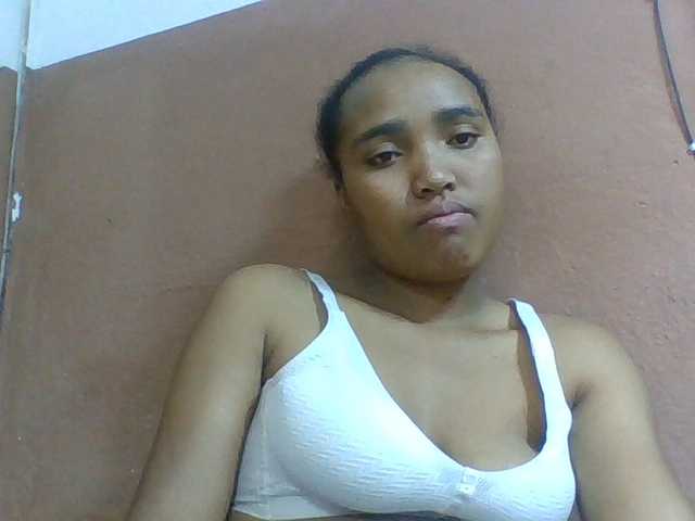 Honorine1a live cam on BongaCams