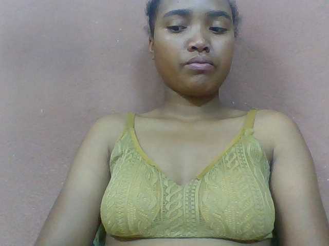 Honorine1a live cam on BongaCams