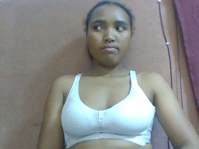 Honorine1a live cam on BongaCams