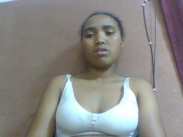 Honorine1a live cam on BongaCams