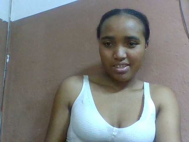 Honorine1a live cam on BongaCams