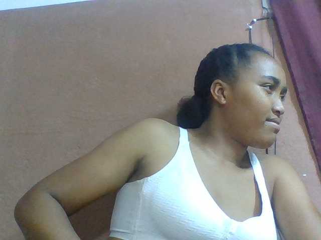 Honorine1a live cam on BongaCams