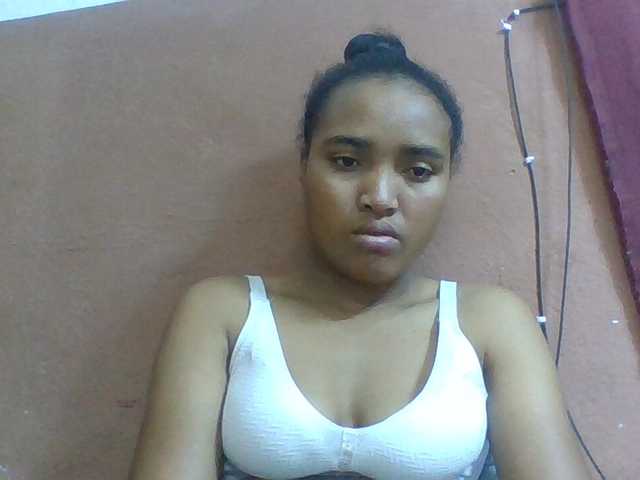 Honorine1a live cam on BongaCams