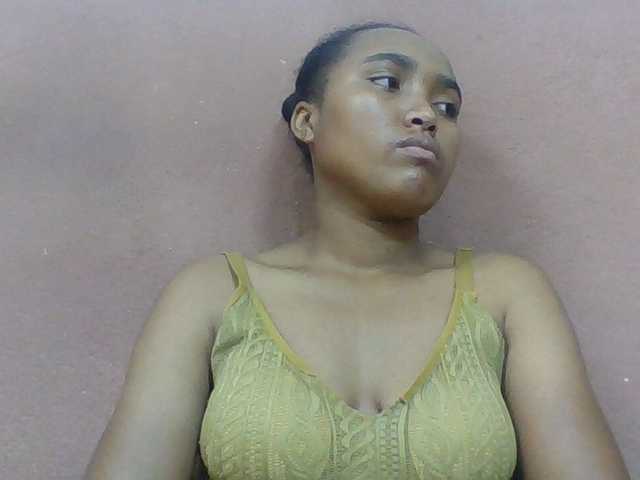 Honorine1a live cam on BongaCams