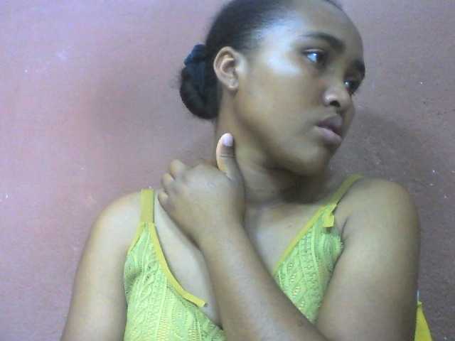 Honorine1a live cam on BongaCams