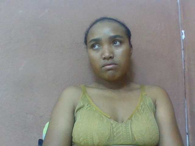 Honorine1a live cam on BongaCams