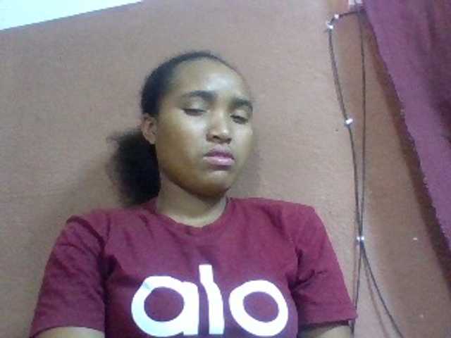 Honorine1a live cam on BongaCams