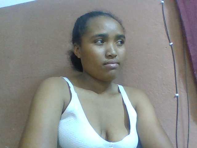 Honorine1a live cam on BongaCams