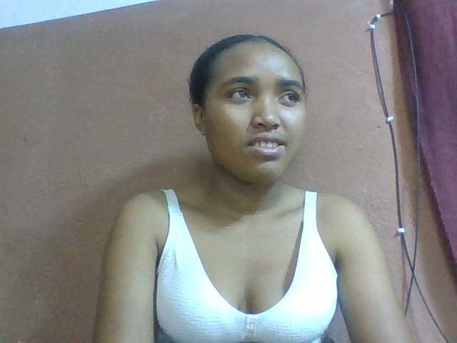 Honorine1a live cam on BongaCams
