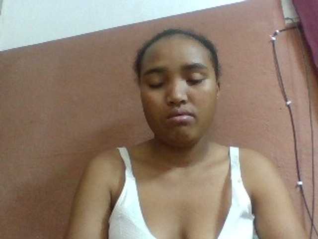 Honorine1a live cam on BongaCams
