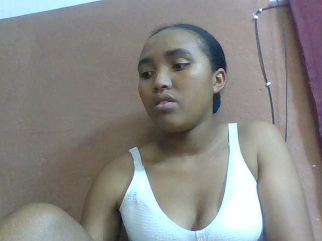 Honorine1a live cam on BongaCams