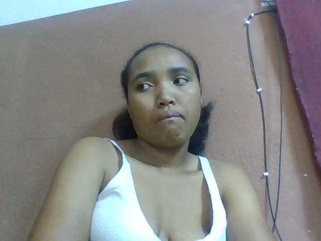 Honorine1a live cam on BongaCams